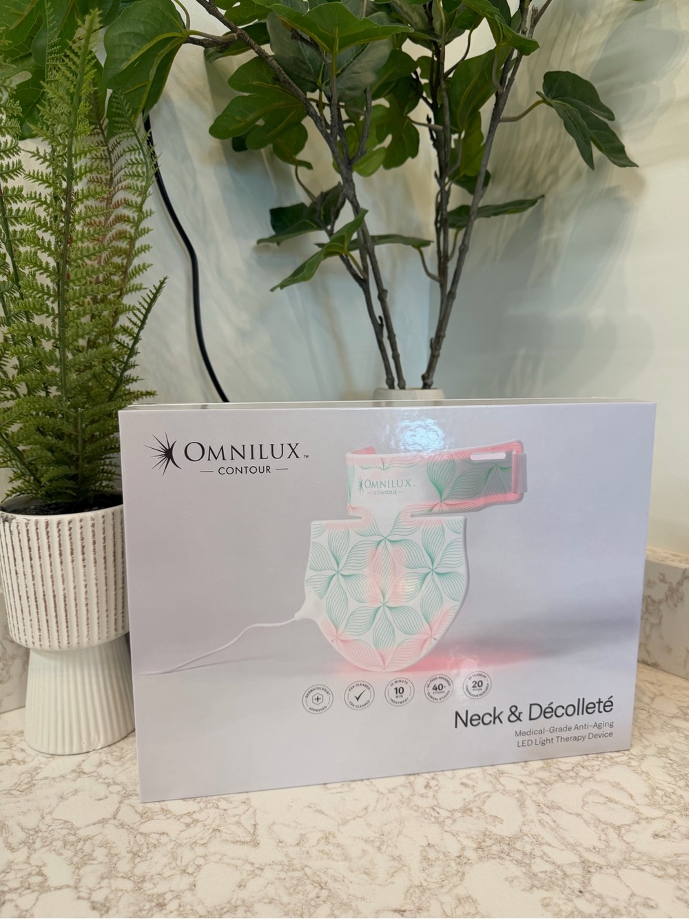 Omnilux Contour Neck & Décolleté LED Therapy - New- Samples Included